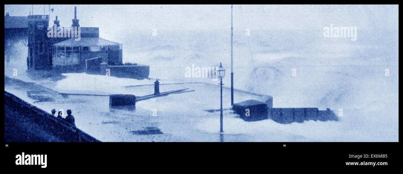 Abbildung zeigt die Überflutung von Sandgate während des frühen 20. Jahrhunderts Stockfoto