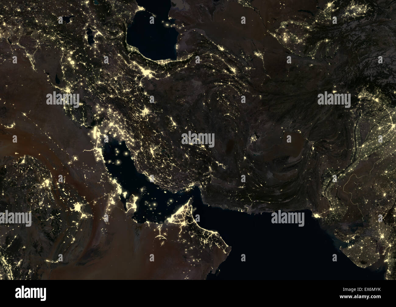 Iran, Irak und Afghanistan in der Nacht im Jahr 2012. Dieses Satellitenbild zeigt städtische und industrielle Beleuchtung. Stockfoto