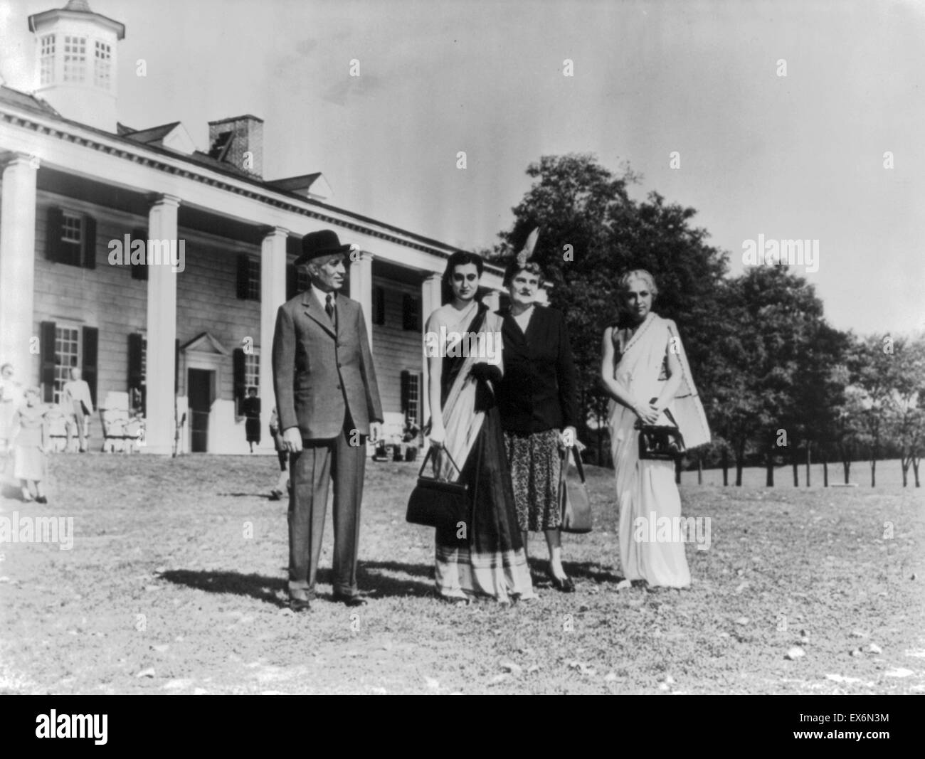 Jawaharlal Nehru Premierminister von Indien mit seiner Tochter Indira Gandhi und seine Schwester in Mount Vernon, USA 1949 Stockfoto