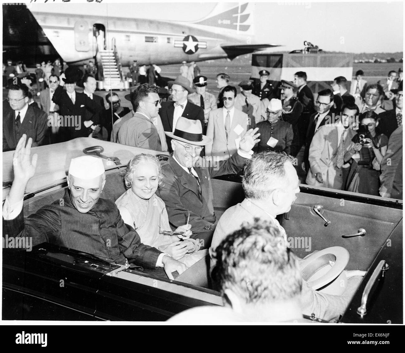 Präsident Truman und der indische Premierminister Jawaharlal Nehru mit Nehrus Schwester Madame Pandit in Washington DC 1949 Stockfoto