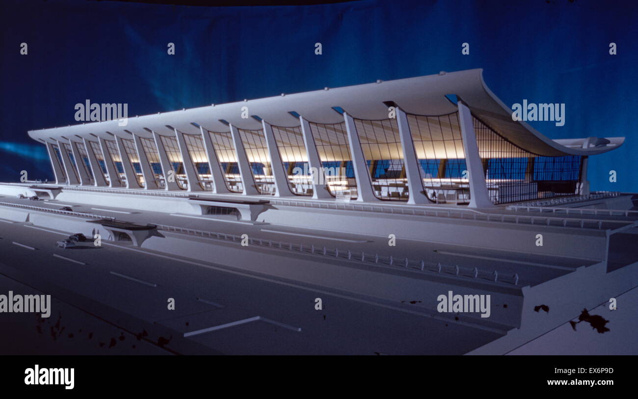 Modell des Terminalgebäudes am Dulles International Airport, Chantilly, Virginia, 1958-63 entworfen von dem Architekten Eero Saarinen, 1910-1961. Stockfoto