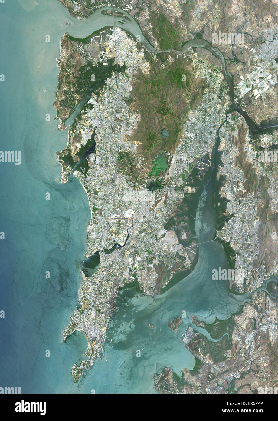 Farbe-Satellitenbild von Mumbai, Indien. Bild aufgenommen am 12. April 2014 mit Landsat 8 Daten. Stockfoto