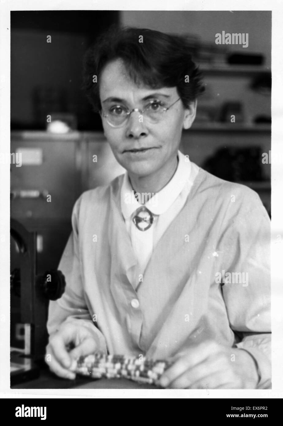 1947-Porträt von Barbara McClintock (1902 – 1992), ein US-amerikanischer Genetiker, der 1983 den Nobelpreis für Physiologie oder Medizin für ihre Entdeckung des genetischen Umsetzung gewonnen Stockfoto