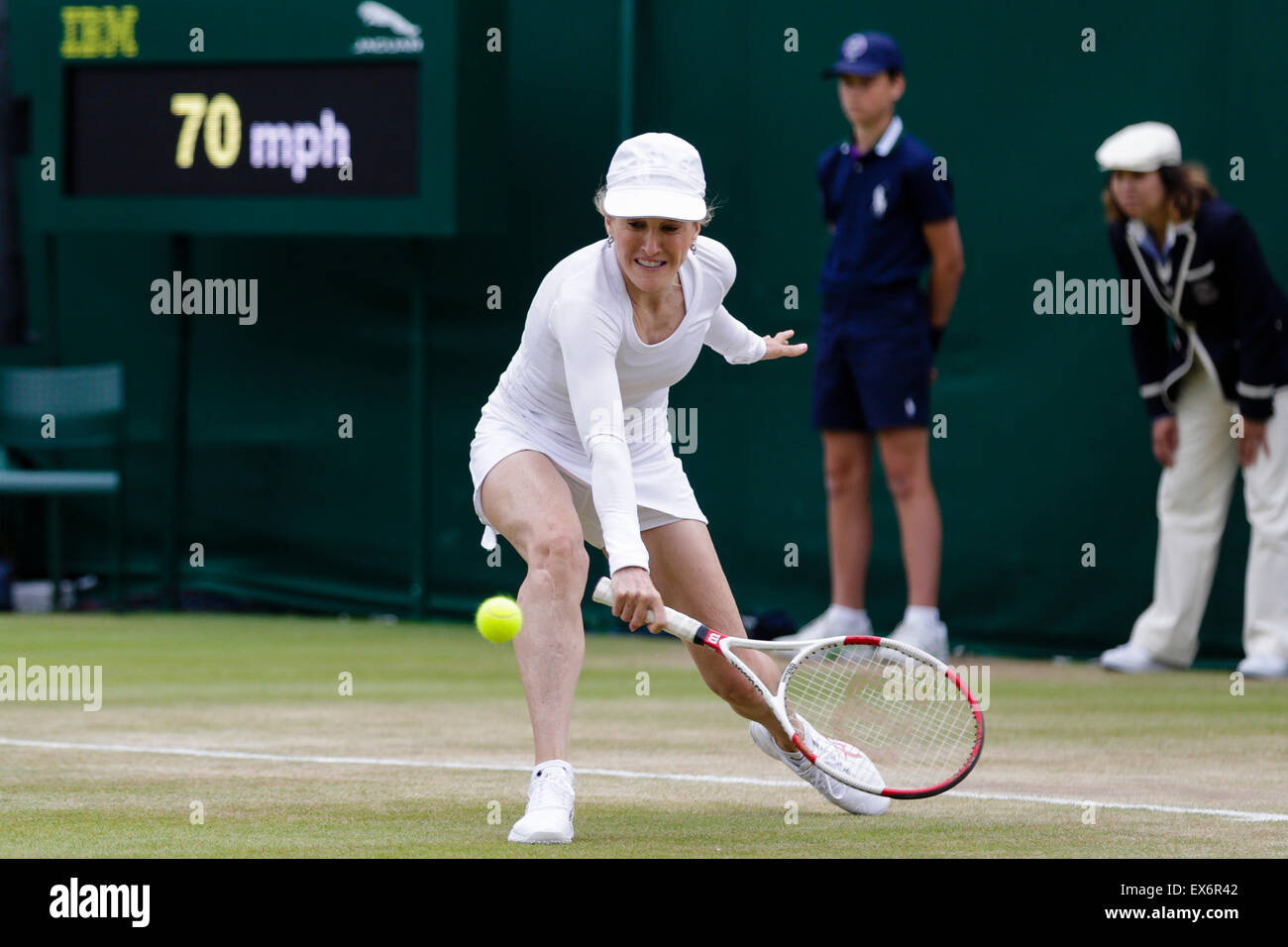 Wimbledon, Großbritannien. 8. Juli 2015. Das Tennisturnier von Wimbledon. Damen Einladung Doppel-match zwischen Tracy Austin (USA) und Helena Suková (CZE) im Vergleich zu Martina Navratilova und Selima Sfar (TUN). Tracy Austin in Aktion Credit: Action Plus Sport/Alamy Live News Stockfoto