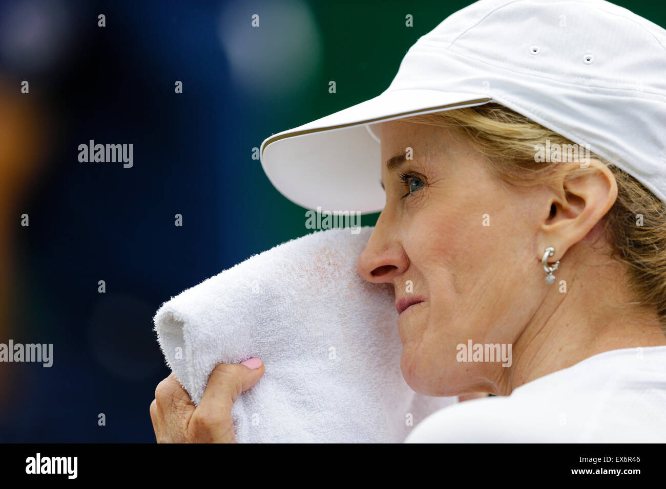 Wimbledon, Großbritannien. 8. Juli 2015. Das Tennisturnier von Wimbledon. Damen Einladung Doppel-match zwischen Tracy Austin (USA) und Helena Suková (CZE) im Vergleich zu Martina Navratilova und Selima Sfar (TUN). Tracy Austin Credit: Aktion Plus Sport/Alamy Live-Nachrichten Stockfoto