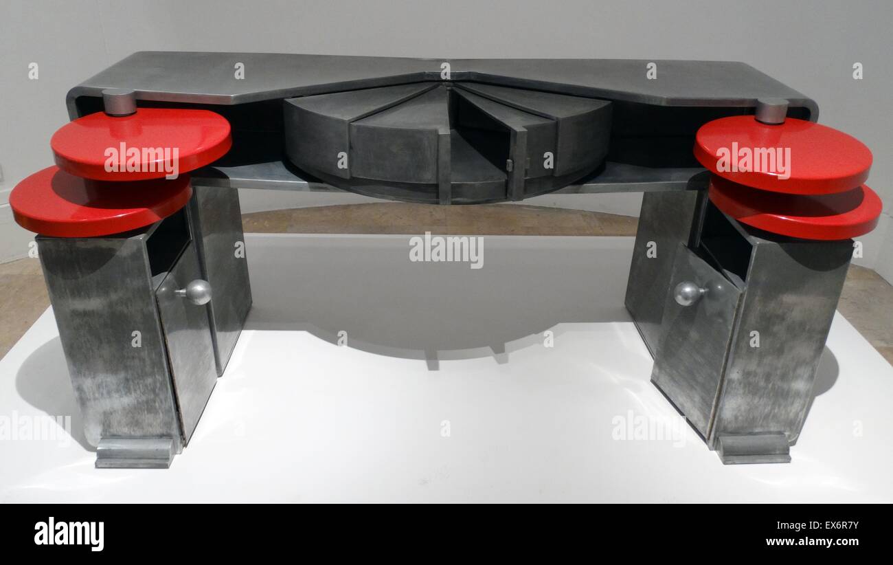 Schreibtisch mit roten Scheiben von Michel Dufet (1888-1985), französischer Architekt und Designer. Datiert 1929 Stockfoto