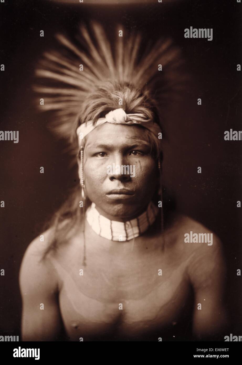 Fotodruck von schwarzen Haaren fotografiert von Edward Sheriff Curtis (1868 – 1952), US-amerikanischer Ethnologe und Fotograf des amerikanischen Westens und der indianischen Völker. Datiert 1905 Stockfoto