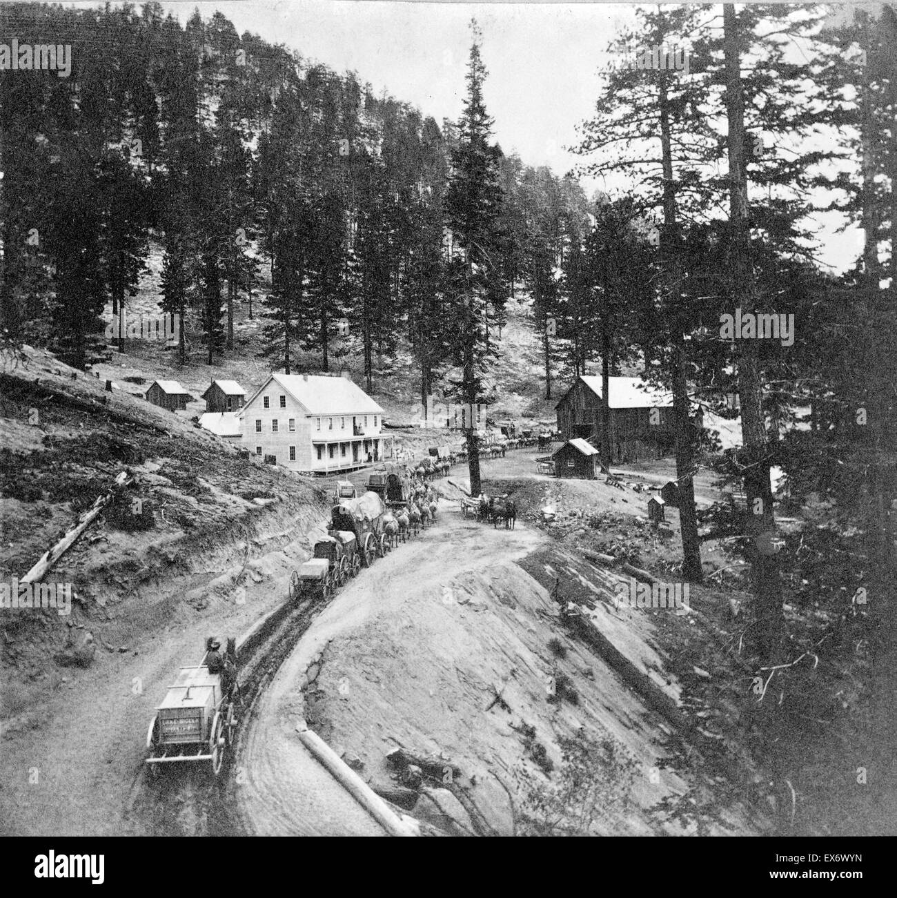 Fotodruck von Swifts Station, Carson und Lake Bigler Road, die östlichen Gipfel der Sierra Nevada. Datiert 1866 Stockfoto