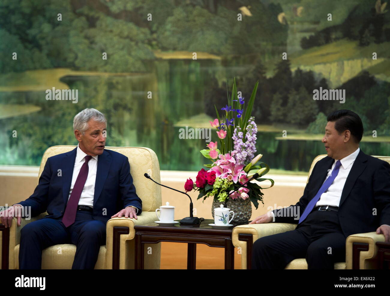 Chuck Hagel US-Verteidigungsminister, trifft sich mit chinesischen Staatspräsidenten Xi Jinping in der Great Hall of People 2014 Stockfoto