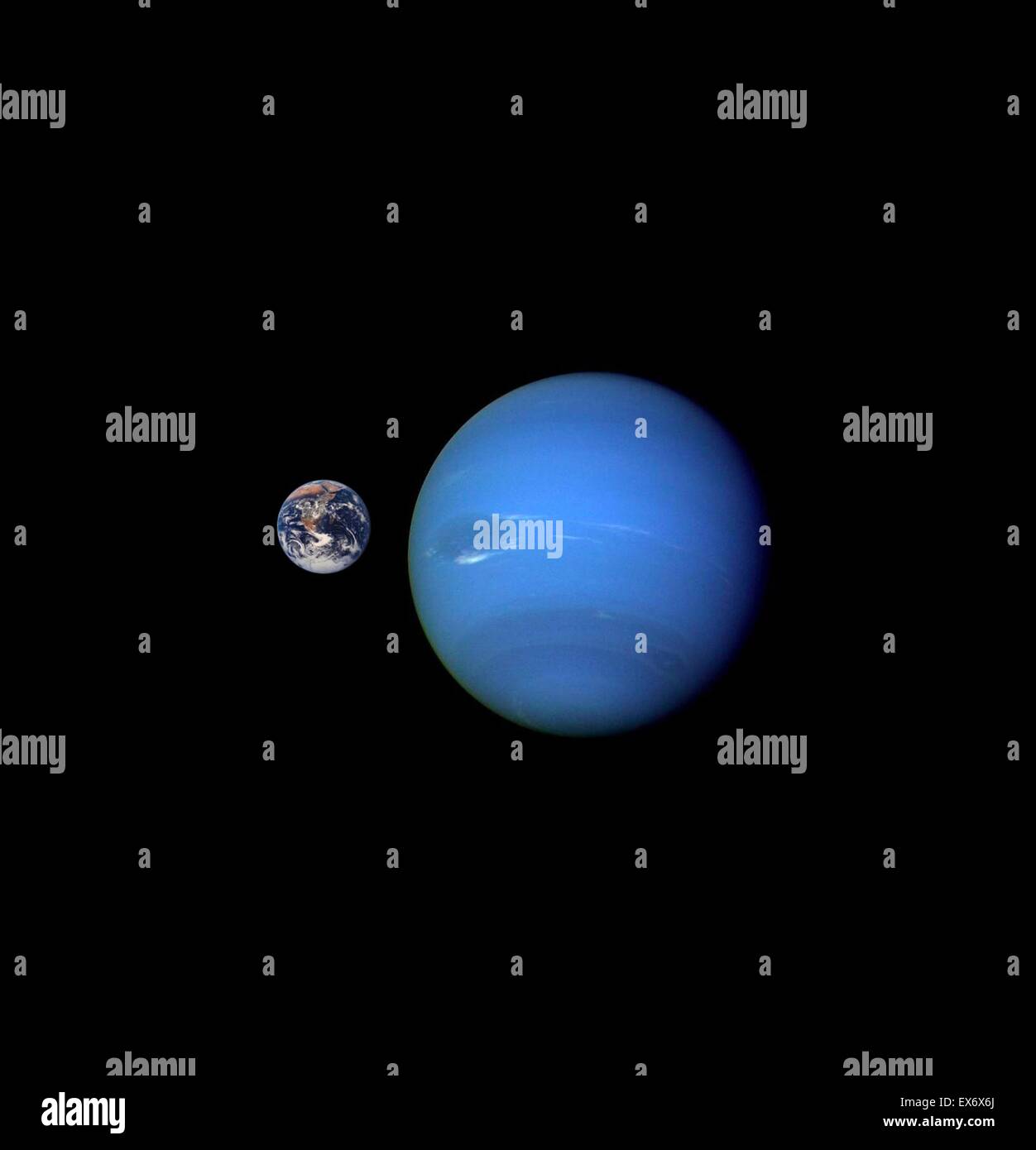 Ansicht des Neptun im Vergleich zur Erde 2003 Stockfoto