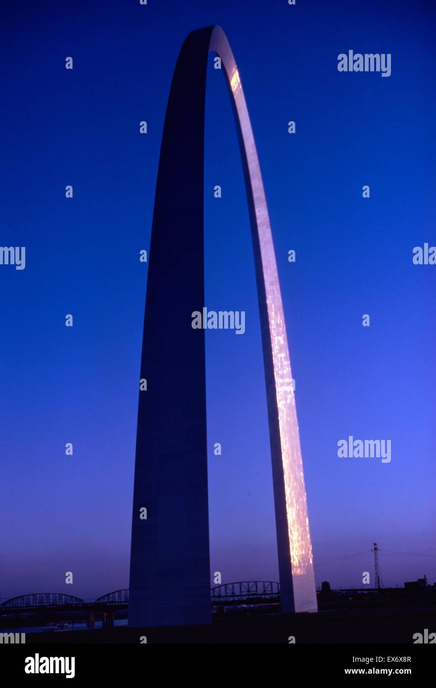 Saint Louis Gateway Arch (ursprünglich Jefferson National Expansion Memorial), Saint Louis, Missouri 1947-65, gewidmet 1968. Architekt Eero Saarinen (1910-1961) Stockfoto