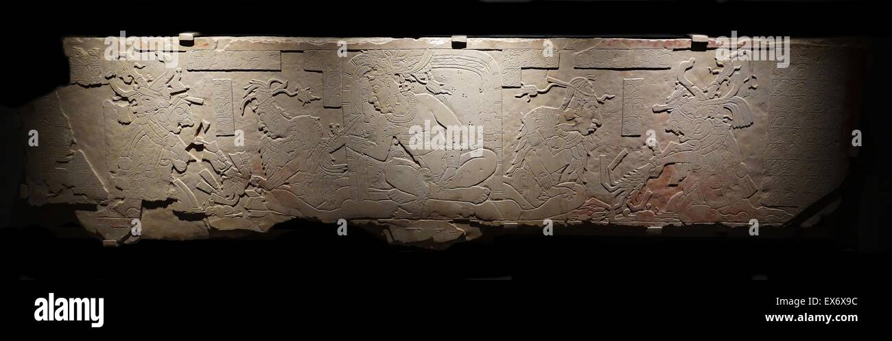 Maya-Auto Opfer Stein-Panel aus Struktur XXI, Palenque, Mexiko. 600-900 N. CHR.. In der Mitte sehen wir den König K'nich Janahb Pakal mit seinem Sohn Stockfoto