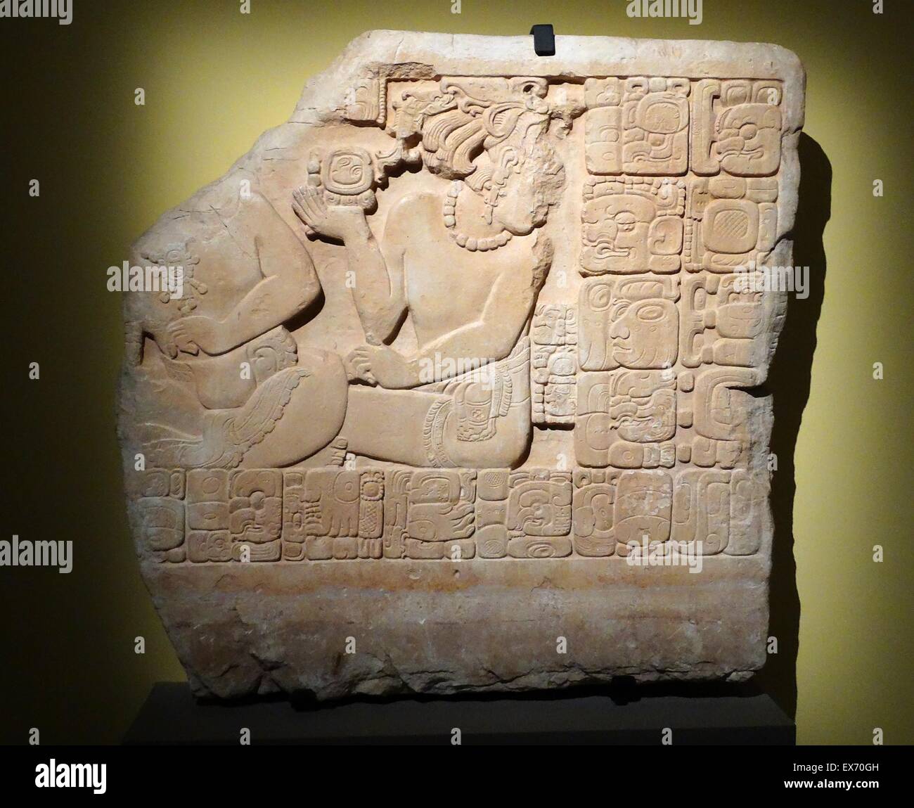Panel 1 von Pomona. Auf der linken Seite ist die partielle Darstellung von Muyaal Hix Chaak, Herrscher von Pomona, eine Maya-Stätte, östlich von Palenque. Auf der rechten Seite ein Sub-Lineal (Sajal) und Priester (ti'sak hu'n). Das Ereignis tritt auf, am Ende einer 3-Tages-Zeremonie anlässlich die en Stockfoto