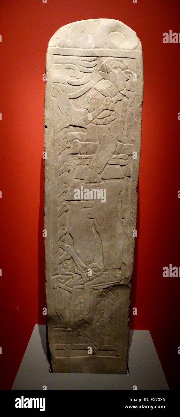 Eine 1000 Jahre alte Stele eingraviert mit dem Bild eines Maya-Herrschers. In die Lagartero archäologische Zone von Chiapas, Mexiko gefunden. Archäologen fanden das Basrelief Ende 2009 beim Aushub des 10. Abschnitts der Pyramide 4 in Lagartero. Die Stele zeigt die Stockfoto