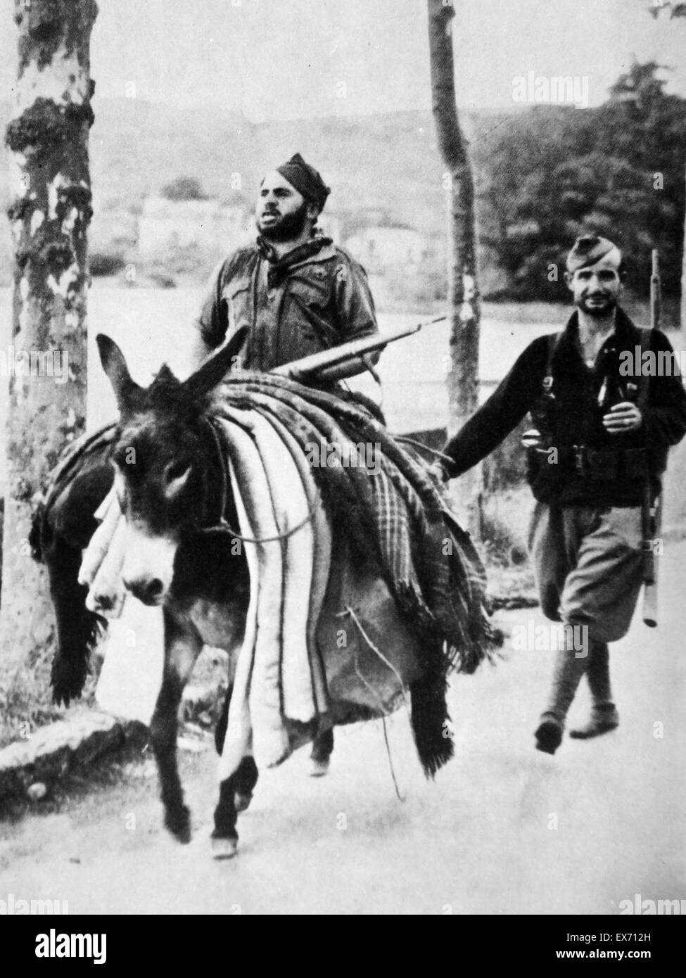 Spanischen Bürgerkrieg, reist republikanischen Soldaten mit dem Esel Stockfoto