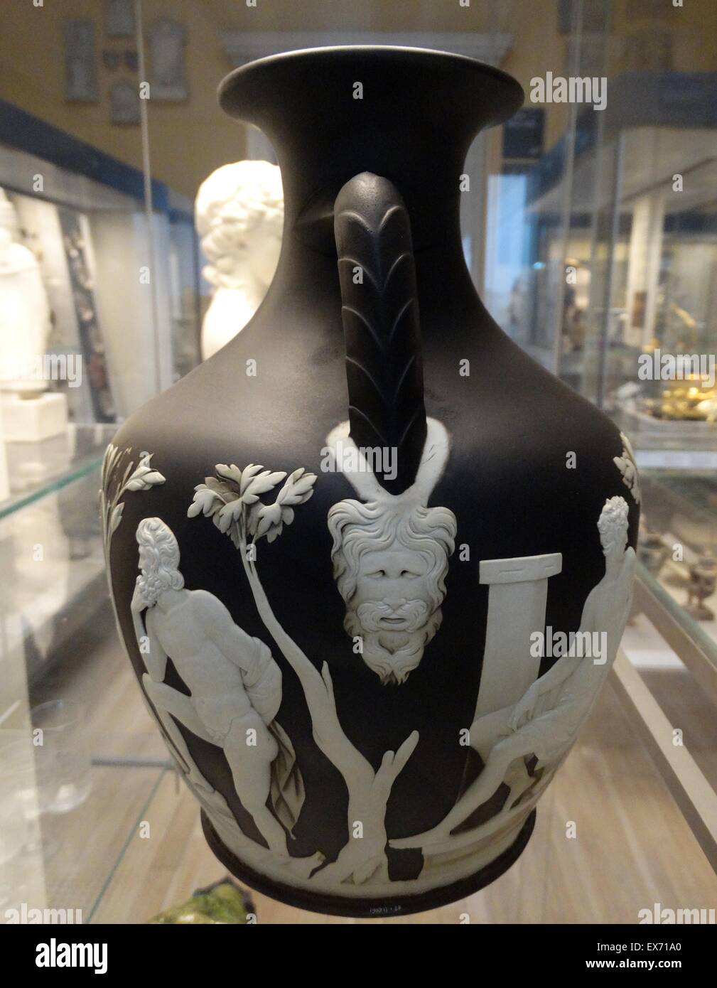 Kopie der Portland-Vase von Josiah Wedgwood & Söhnen, Etrurien, bekannte Werk des römischen Cameo-Auftritt. Staffordshire, um 1790. Glas, 1784 Stockfoto