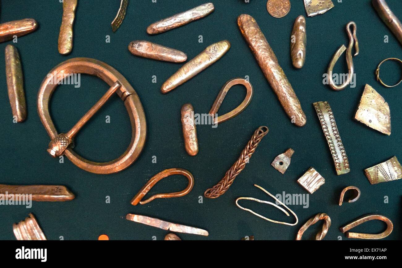 Die Cuerdale Hort; Teil der Wikinger Silber Hort gefunden in einer Blei-Truhe neben dem Fluss Ribble bei Cuerdale, Lancashire. Bestehend aus rund 7500 Münzen und 1200 Stücke von Goldbarren. 905 AD Stockfoto
