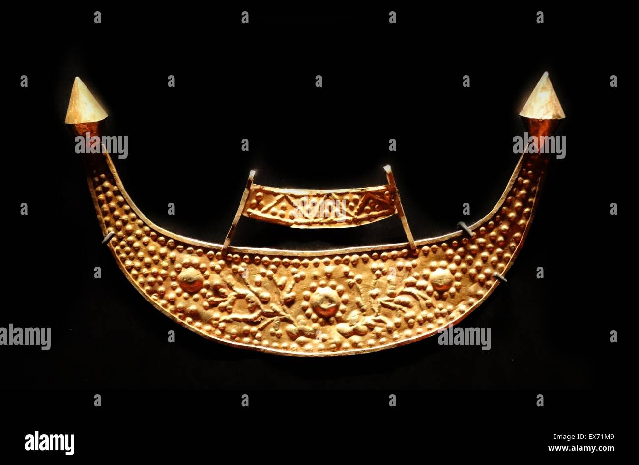 Gold Schmuck produziert durch das Volk Nias, heimisch in Nias, eine Insel vor der Küste von Nord-Sumatra, Indonesien Anfang des 20. Jahrhunderts Stockfoto