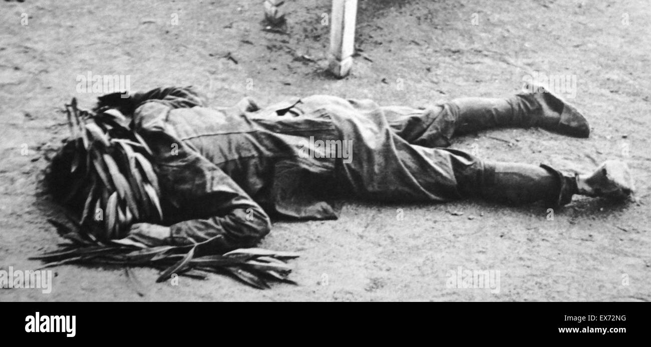 Toten Soldaten liegt in den Straßen von Katalonien. während des spanischen Bürgerkrieges Stockfoto