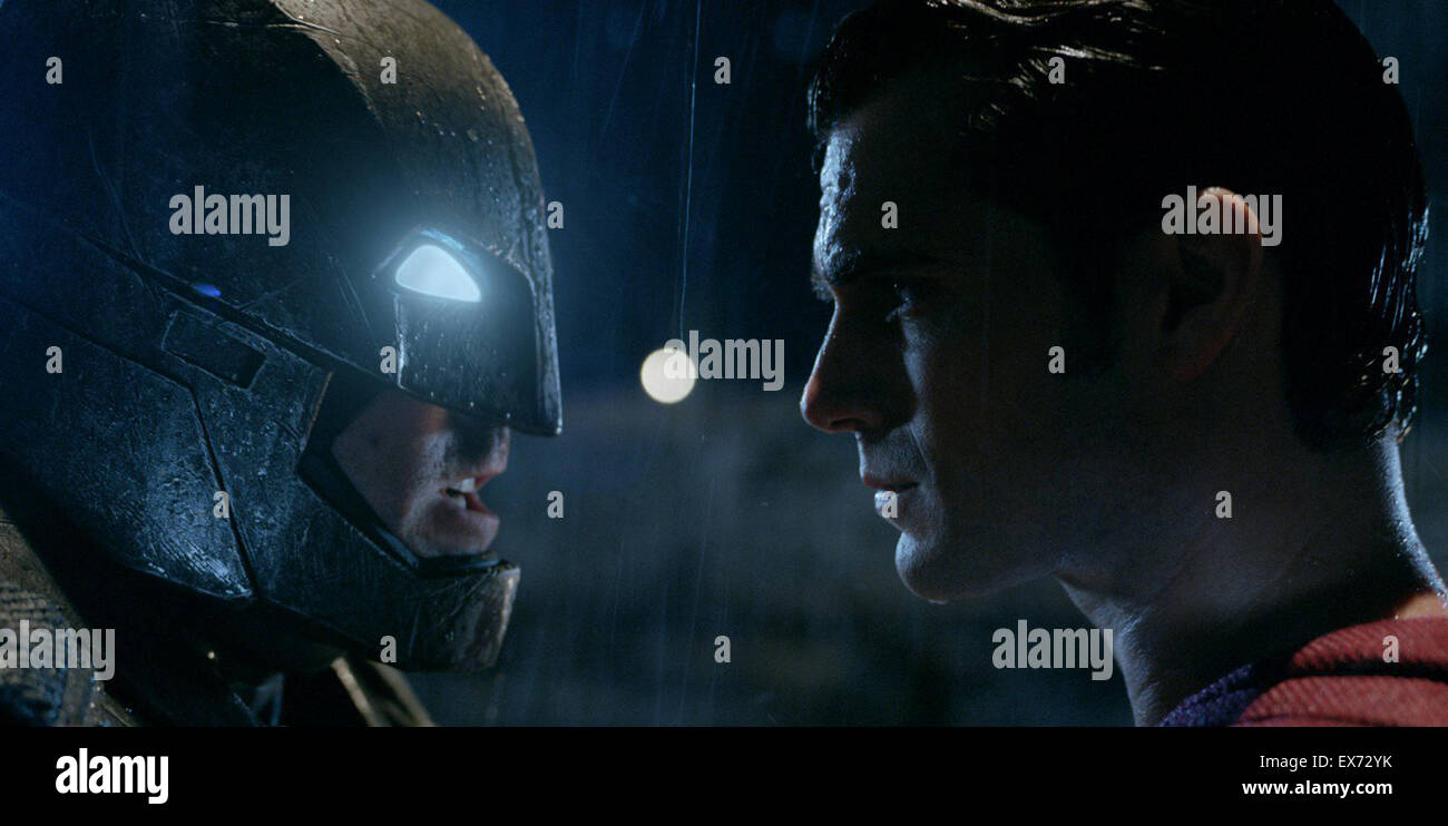 Batman-V Superman Dawn of Justice ist eine bevorstehende amerikanischen Superhelden-Film mit den Charakteren von DC Comics Batman und Superman.  Dieses Foto ist nur zu redaktionellen Zwecken und unterliegen dem Copyright von der Filmgesellschaft und/oder der Fotograf von dem Film oder der Firma zugeordnet und kann nur durch Veröffentlichungen im Zusammenhang mit der Förderung der oben genannten Film reproduziert werden. Eine obligatorische Gutschrift auf die Filmgesellschaft ist erforderlich. Der Fotograf sollte auch angerechnet werden, wenn bekannt. Stockfoto