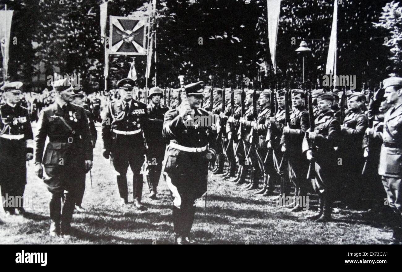 Feldmarschall Hermann Göring (mit Stab) und Hugo Sperrle (2. von links) überprüfen die Legion Condor. Die Legion, bestehend aus Freiwilligen aus der deutschen Luftwaffe (Luftwaffe) und von der deutschen Armee (Wehrmacht Heer), die mit den Nationalisten Duri serviert Stockfoto