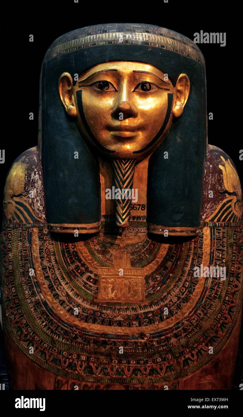 Deckel des gemalten hölzernen äußeren Sarges von Hornedjítef. Herrschaft von Ptolemäus III, 246-222 v. Chr., aus Asasif, Theben, Ägypten Stockfoto