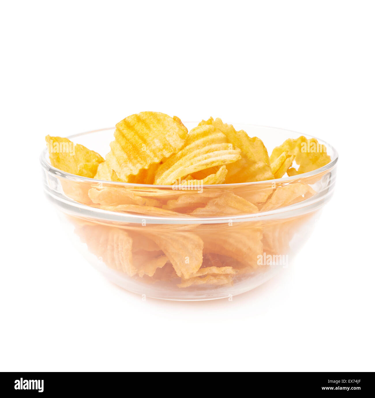 Mehreren Kartoffelchips in eine Glasschüssel Stockfoto