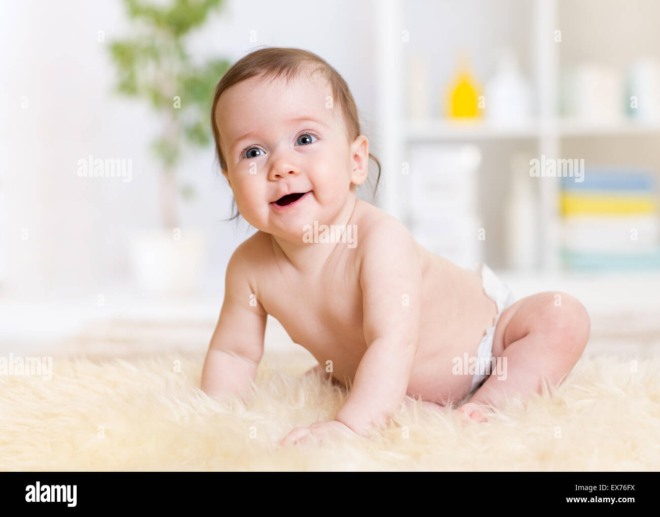 kriechende weared Babywindel Stockfoto