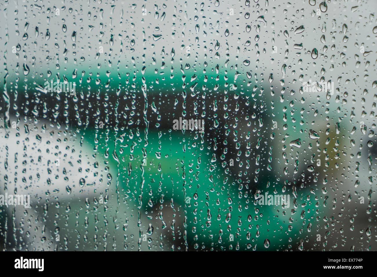 Regentag, Wassertropfen an den Fenstern, Island Stockfoto