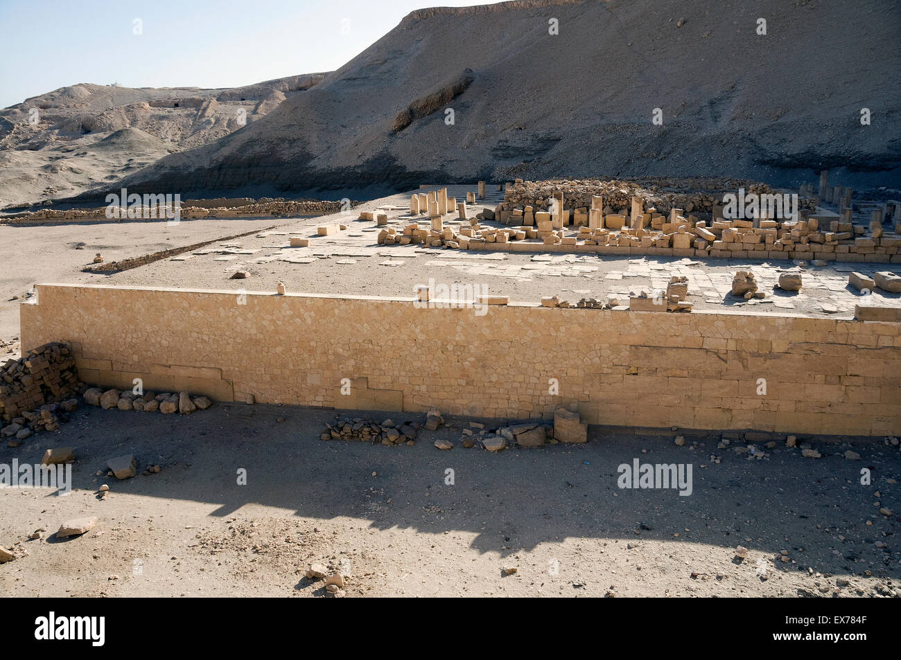 Deir el Bahari, Luxor, Ägypten: Überreste des Tempels des Königs Nebepetra Montuhoptep II Stockfoto
