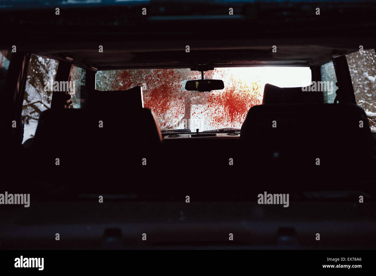 Gebunden durch Blut ist ein 2010 Film unter der Regie von Sacha Bennett die dreht sich um die gleichen Zeichen vom Aufstieg der Wasserträger.  Dieses Foto ist nur zu redaktionellen Zwecken und unterliegen dem Copyright von der Filmgesellschaft und/oder der Fotograf von dem Film oder der Firma zugeordnet und kann nur durch Veröffentlichungen im Zusammenhang mit der Förderung der oben genannten Film reproduziert werden. Eine obligatorische Gutschrift auf die Filmgesellschaft ist erforderlich. Der Fotograf sollte auch angerechnet werden, wenn bekannt. Stockfoto