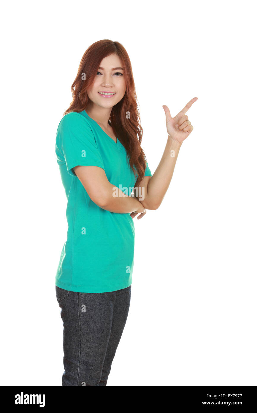 Frau glaube Idee mit grünen T-shirt isoliert auf weißem Hintergrund Stockfoto