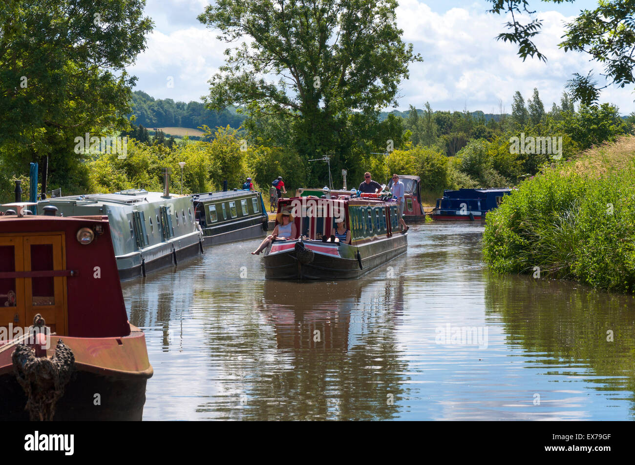 Kanalbooten am Kennet und Avon Kanal bei Bathampton, Somerset, England Stockfoto
