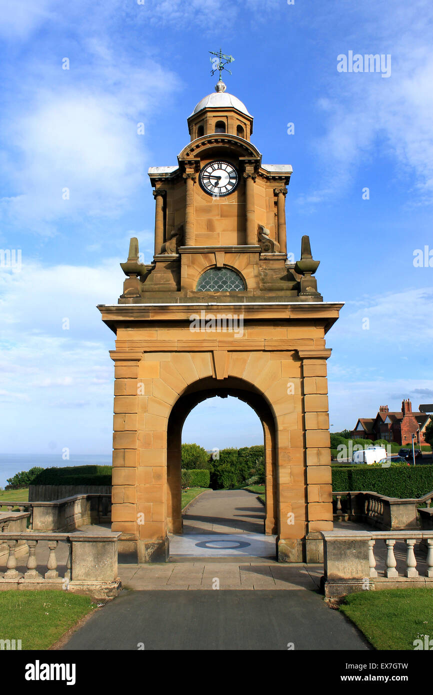 South Cliff historischen Uhrturm in Scarborough, North Yorkshire, England. Stockfoto