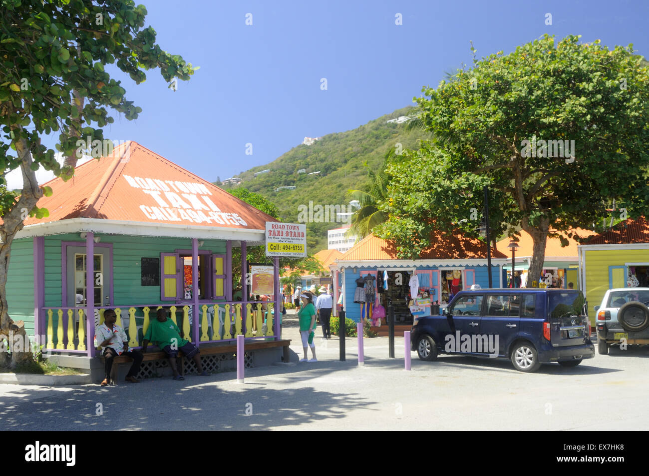 Die Taxizentrale und ein Teil des Dorfes Kunsthandwerk in Road Town, Tortola, Virgin Islands Stockfoto