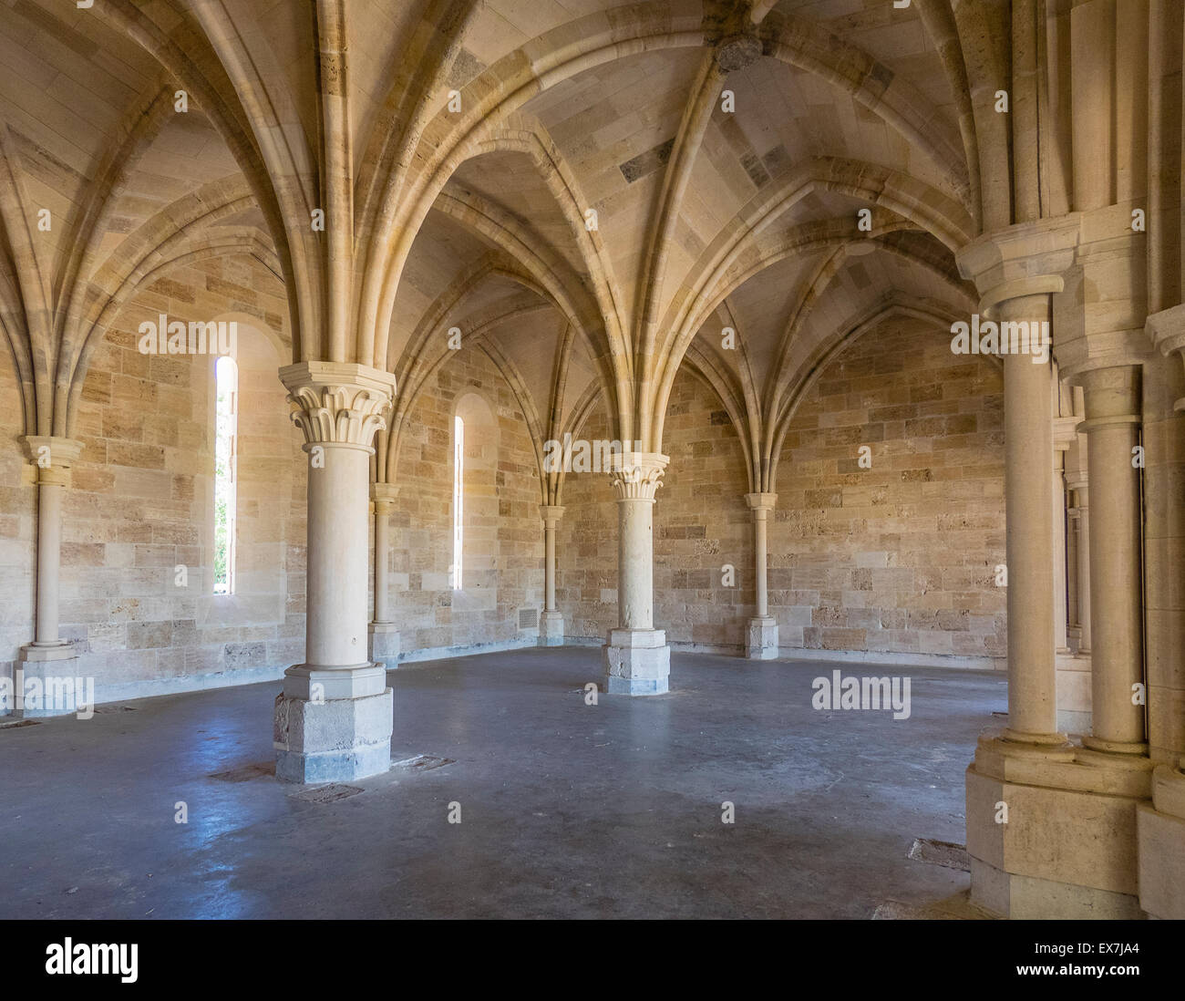 Innere der historischen monastischen Kapitelsaal der Abtei von neuen Clairvaux, die aus Spanien im Jahre 1931 verschoben wurde. Stockfoto