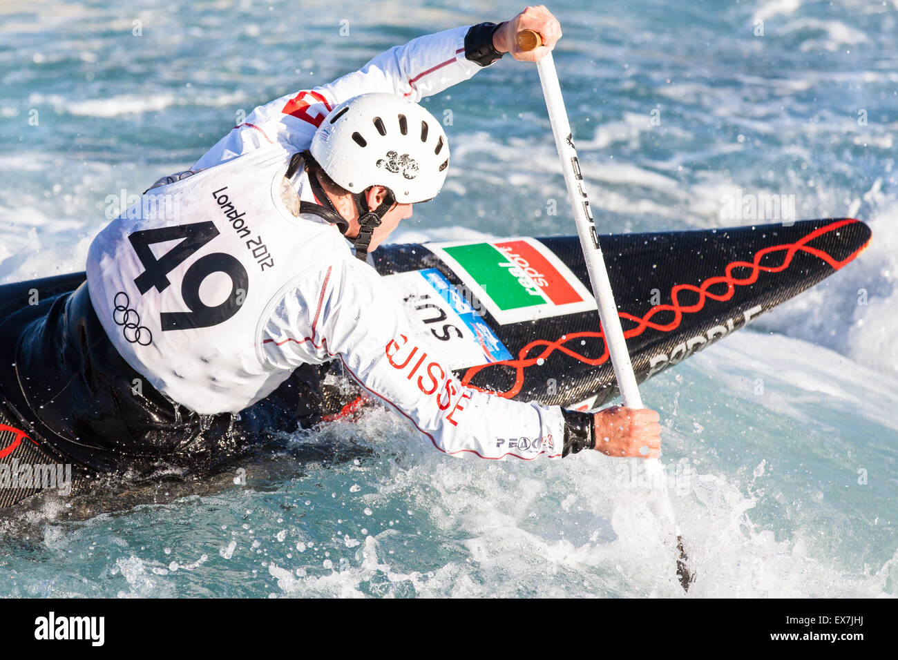 LEE VALLEY, ENGLAND - British Open 2013, Kanu-Slalom im Lee Valley White Water Centre am 3. November 2013. Stockfoto