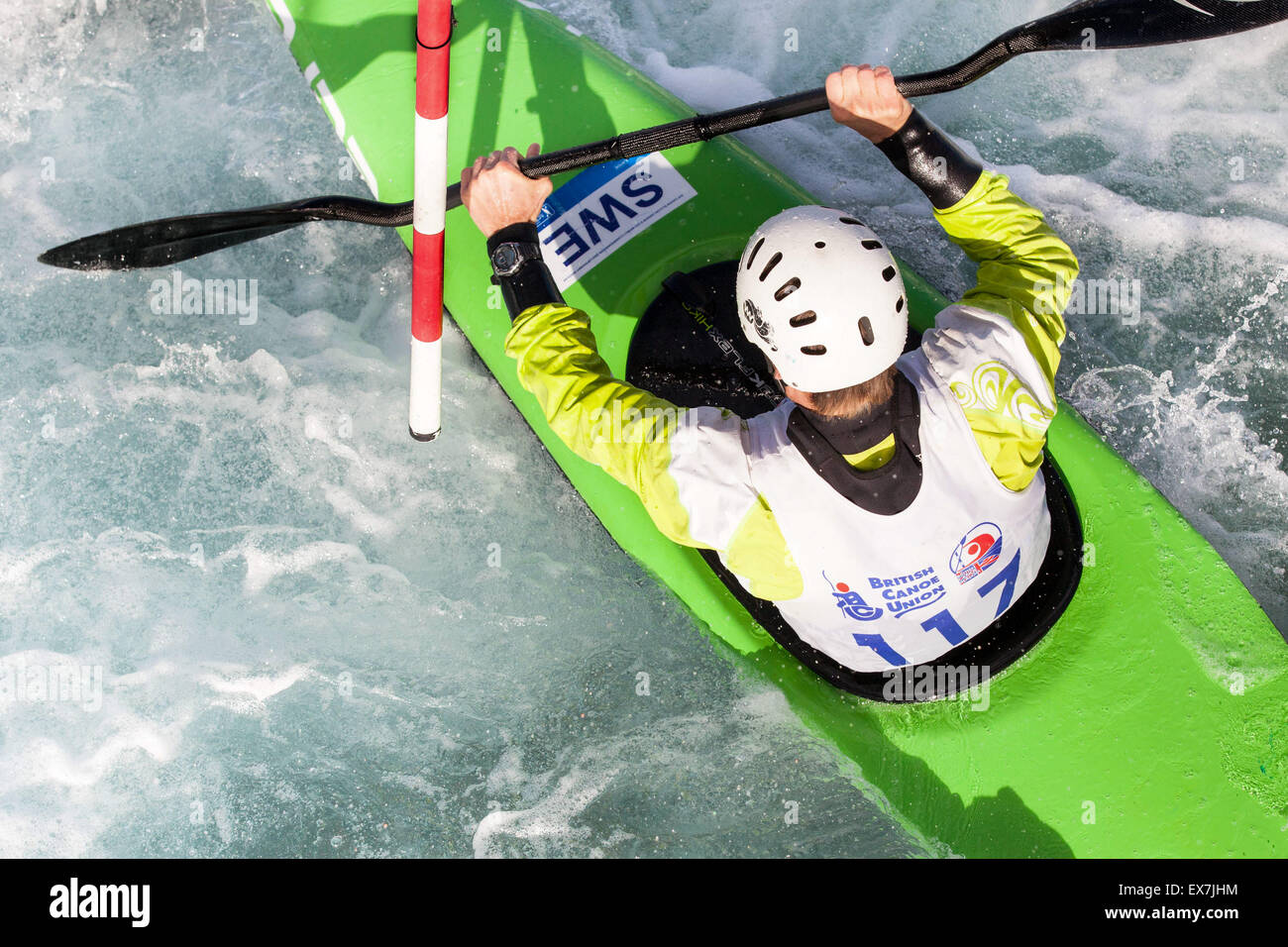 LEE VALLEY, ENGLAND - British Open 2013, Kanu-Slalom im Lee Valley White Water Centre am 3. November 2013. Stockfoto