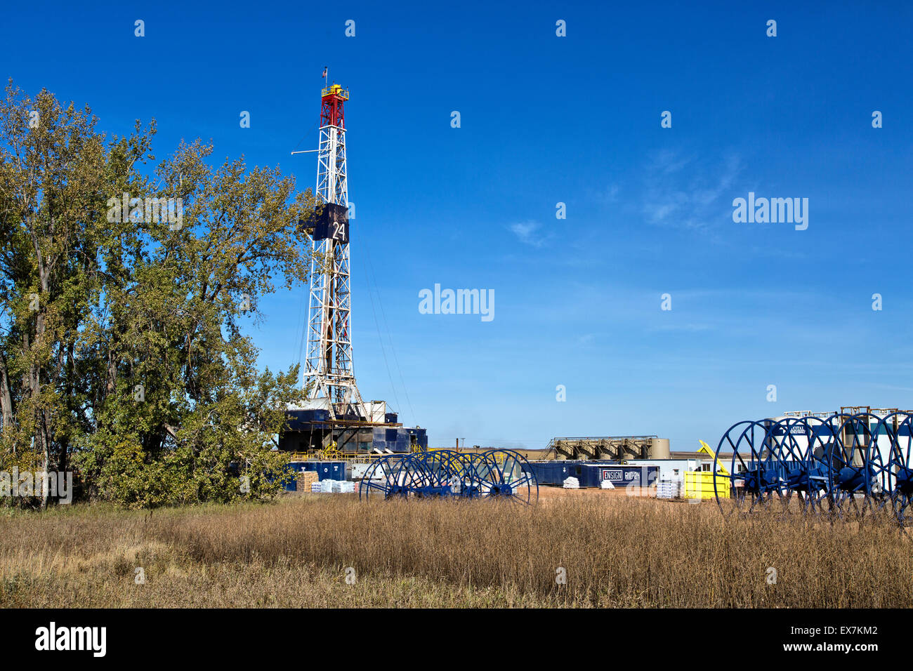 Flex Bohrständer "Ensign Rig 24" Betrieb, Williston Becken. Stockfoto