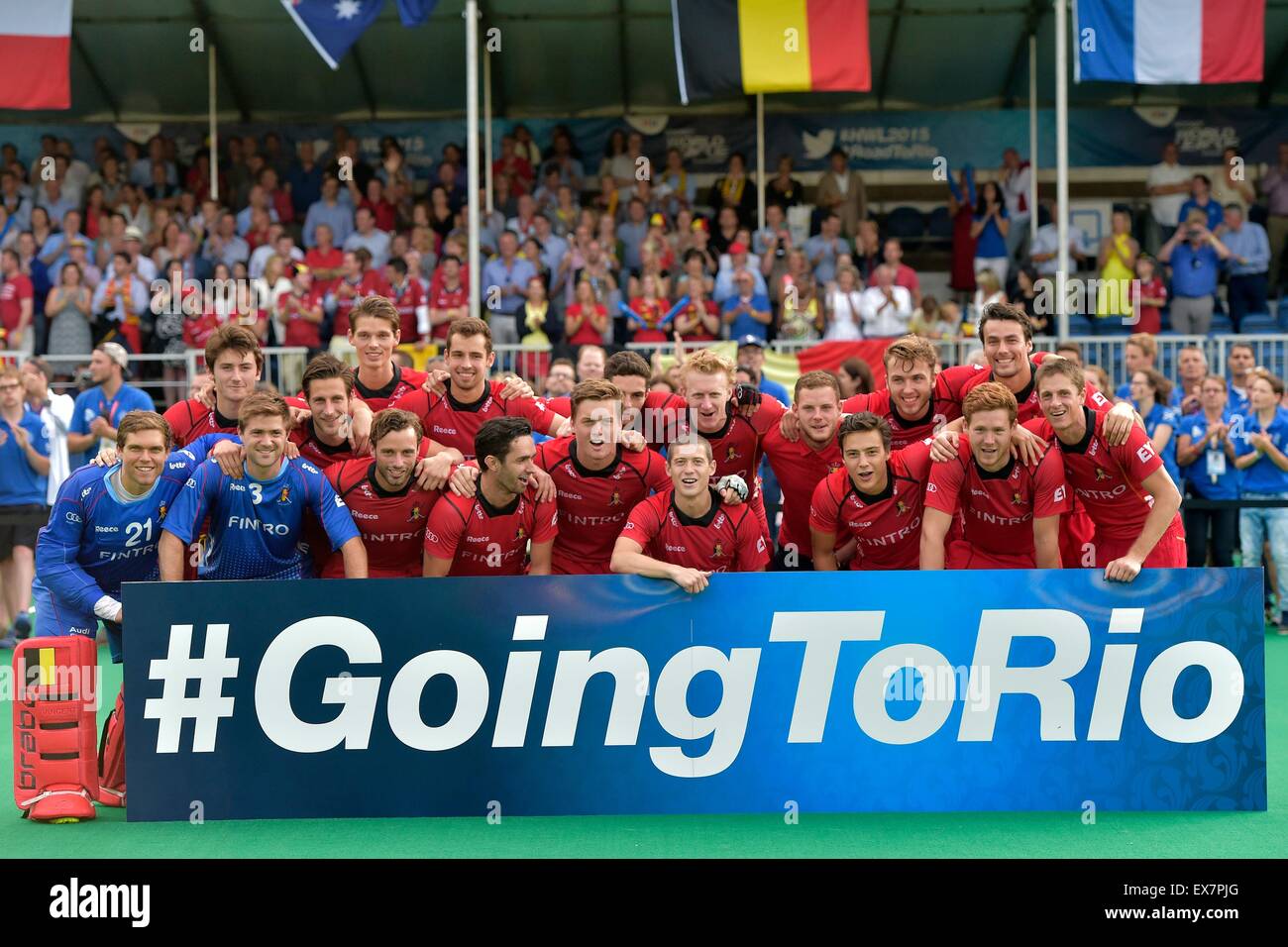 KHC Dragons Stadion, Antwerpen, Belgien. 5. Juli 2015. Hockey League Herren Halbfinale Spielwelt. Belgien gegen Australien. Der belgischen Nationalmannschaft feiern ihre Qualifikation für die Olympischen Spiele in Rio © Action Plus Sport/Alamy Live News Stockfoto