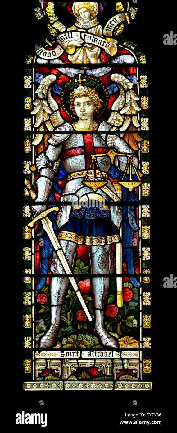 Norwich, Norfolk, England. Norwich Cathedral (1096-1145) Glasfenster zeigt St. Michael.  c1902 Stockfoto