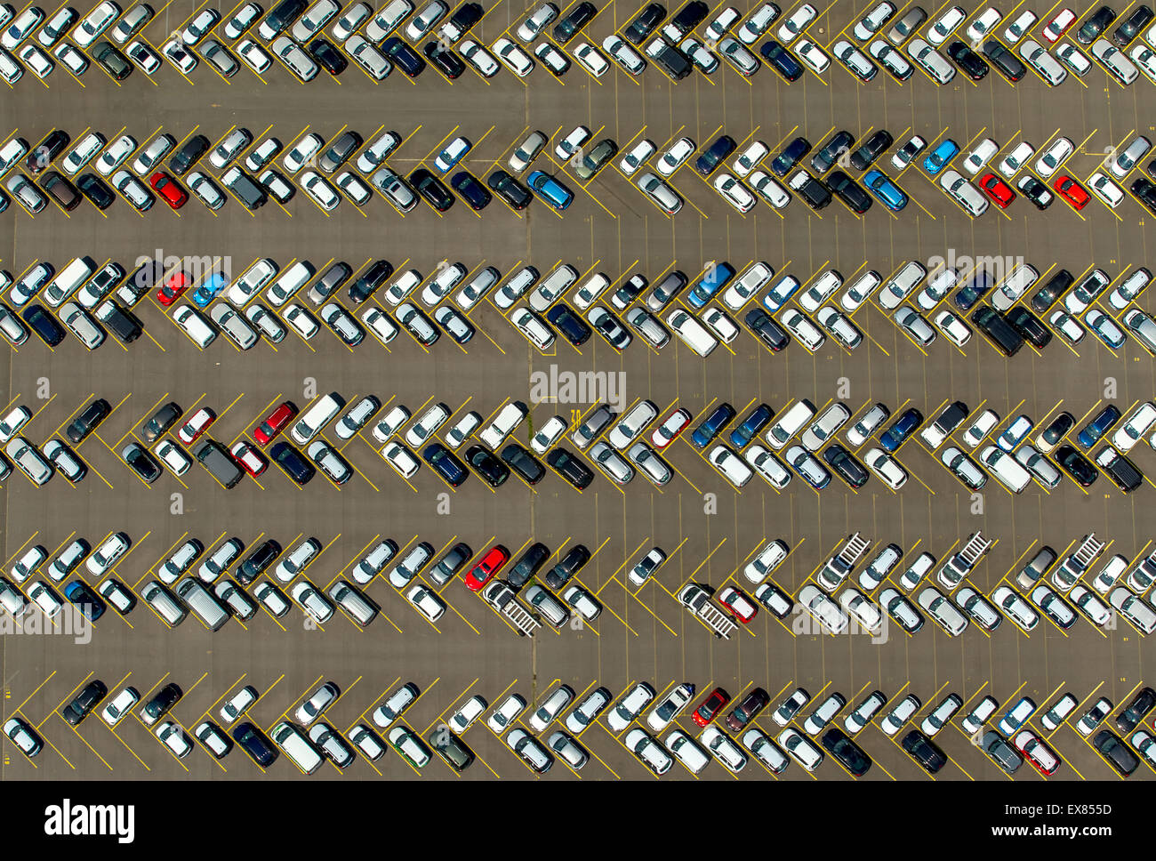 Auto-Vorrat, Logport I, export und import Fahrzeuge, Rheinhausen, Duisburg, Ruhr, Nordrhein-Westfalen, Deutschland Stockfoto