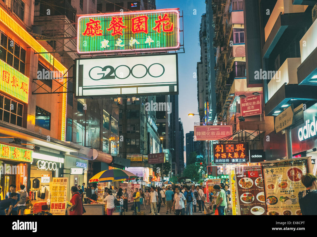 Mongkok in Hongkong, einer der belebtesten Gegend in Hongkong zum Einkaufen. Stockfoto