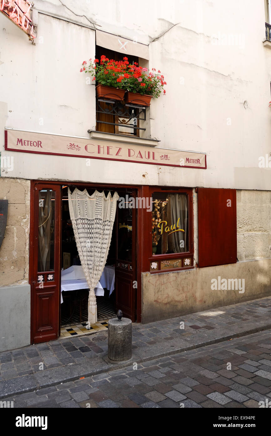 Typische französische Bistro Chez Paul, Rue de Lappe, Bastille, Paris. Stockfoto