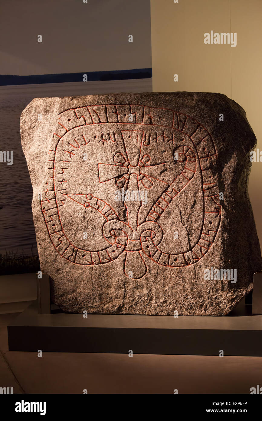 Barcelona Maritime Museum (Museu Maritim) Runenstein - einem alten Runenstein mit Runen Inschrift und Muster, Katalonien, Spanien Stockfoto