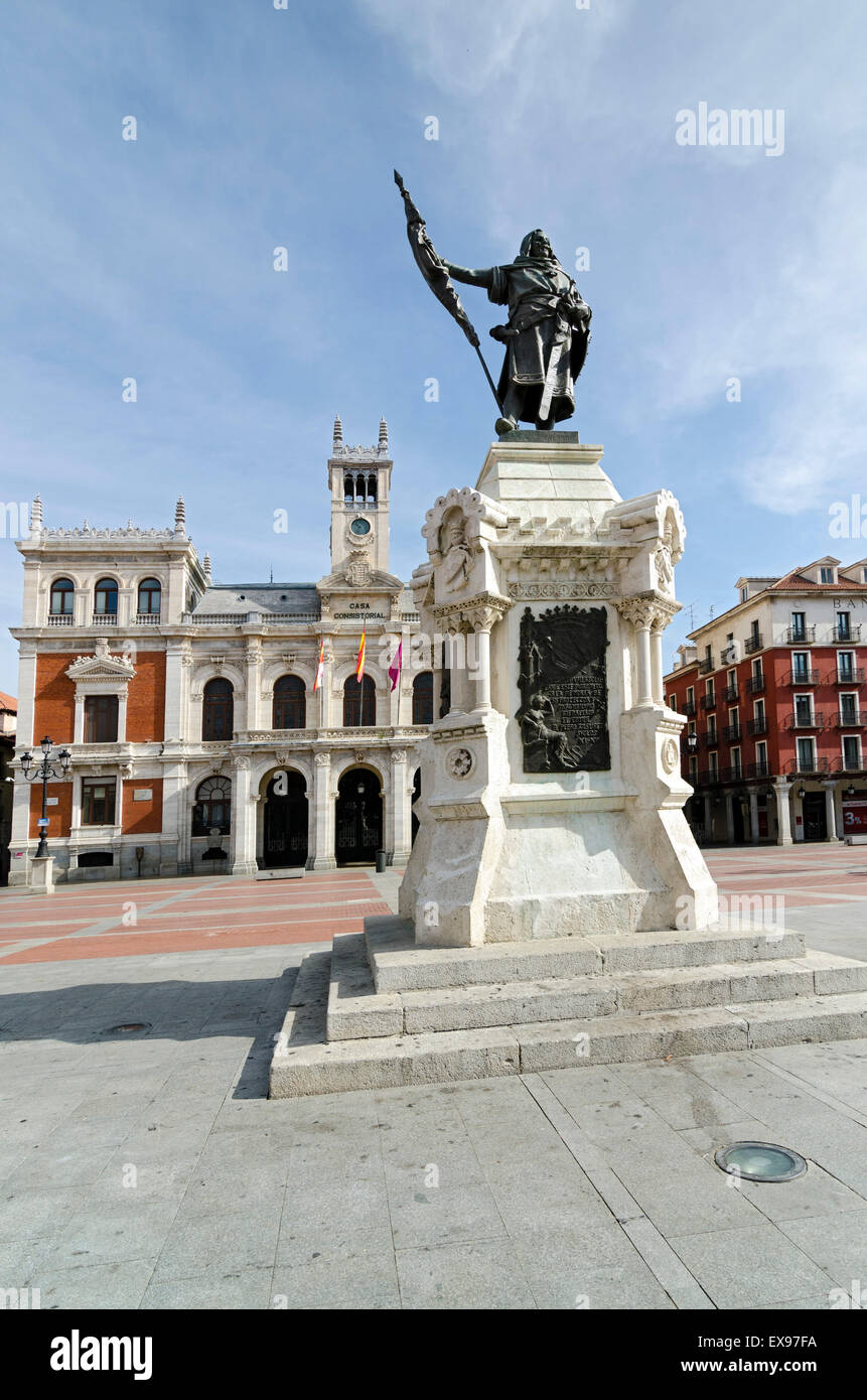Statue von Graf Pedro Ansurez (1037-1118) gegenüber dem Rathaus der Stadt Valladolid, Spanien Stockfoto