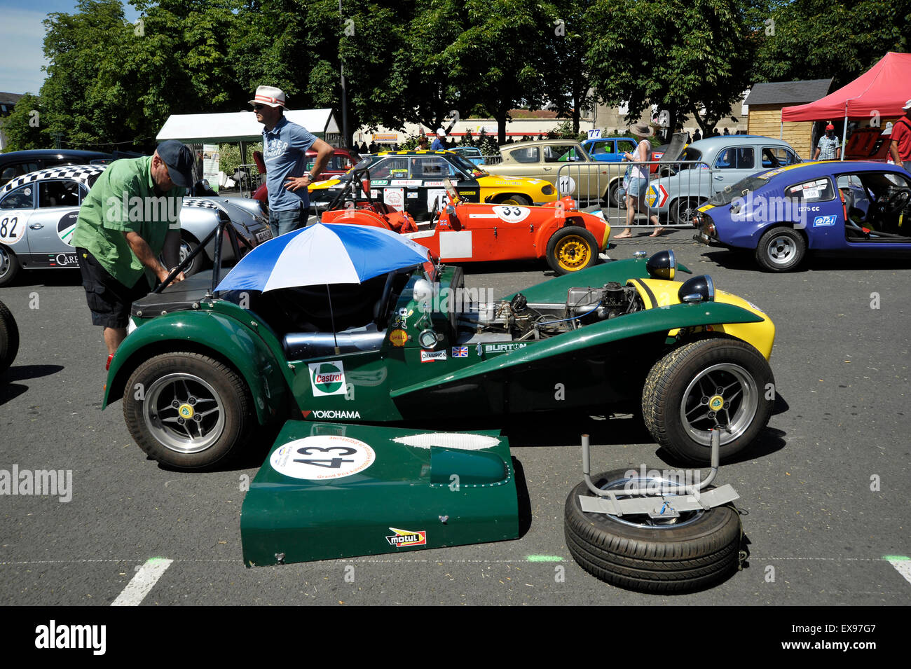 Lotus Caterham in den Gruben auf dem Bressuire historic grand Prix Frankreich Stockfoto