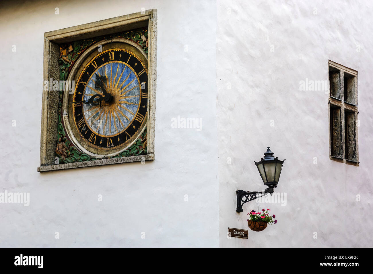 Uhr von der Kirche des Heiligen Geistes in Tallinn. Estland Stockfoto