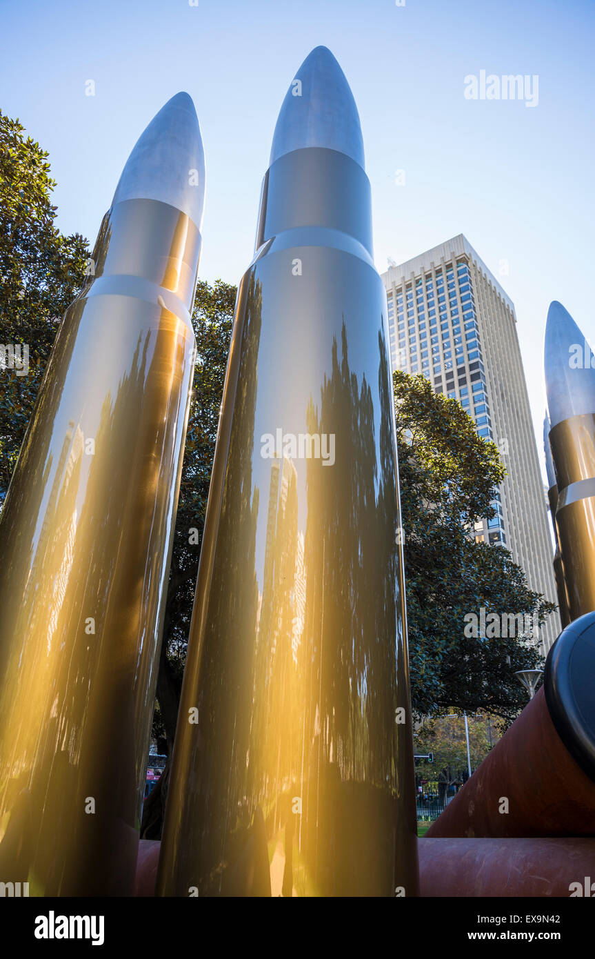 Skulptur Yininmadyemi, du von Tony Albert, Kriegerdenkmal für Aborigines, Hyde Park, Sydney, Australien fallen lassen Stockfoto
