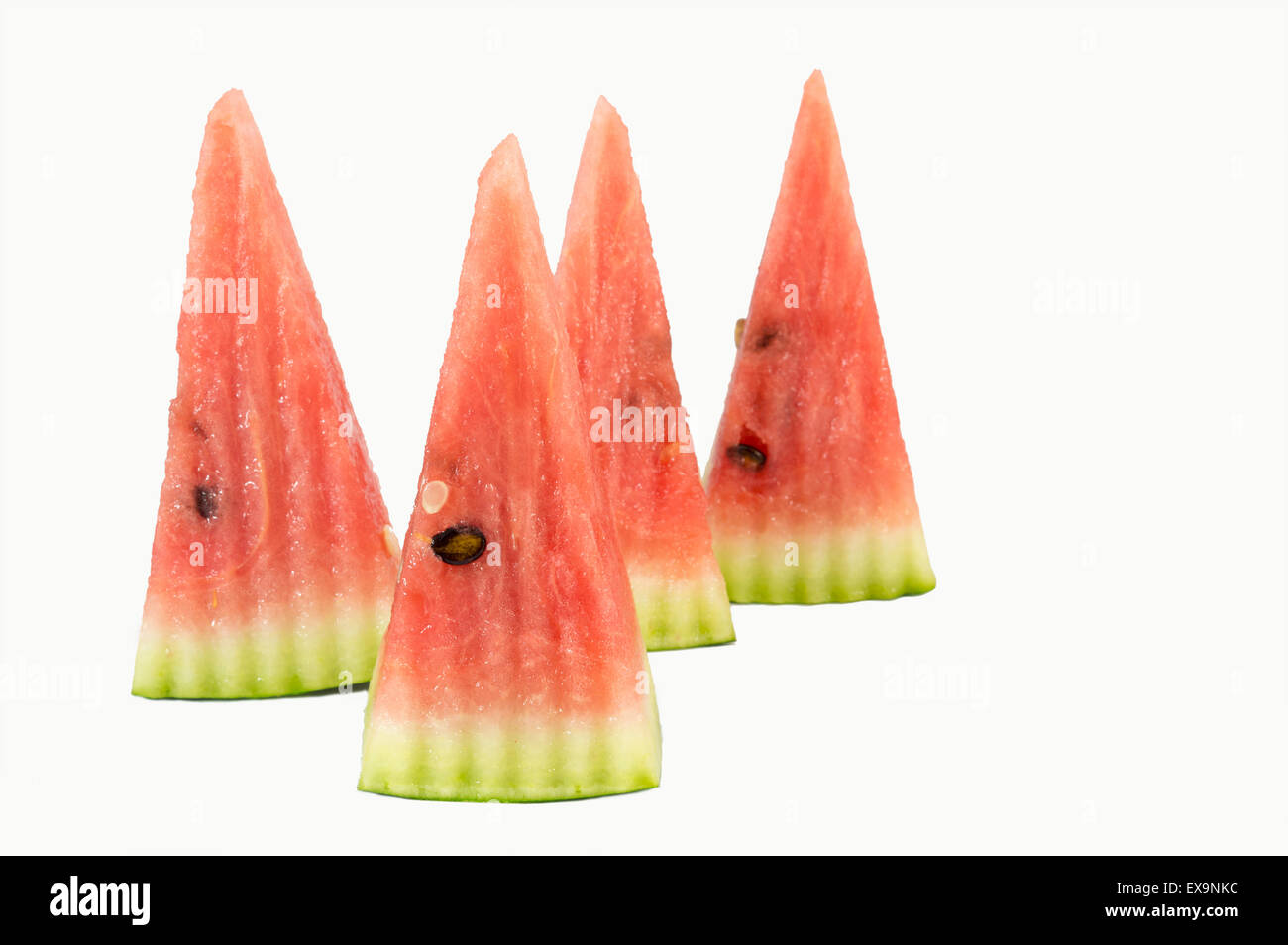 Konische frische Wassermelone Scheiben isoliert auf weißem Hintergrund Stockfoto
